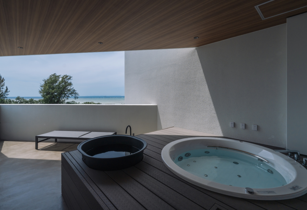 LiKES NASHIRO OCEAN FRONT Seaside Suite 糸満市名城 沖縄ヴィラ