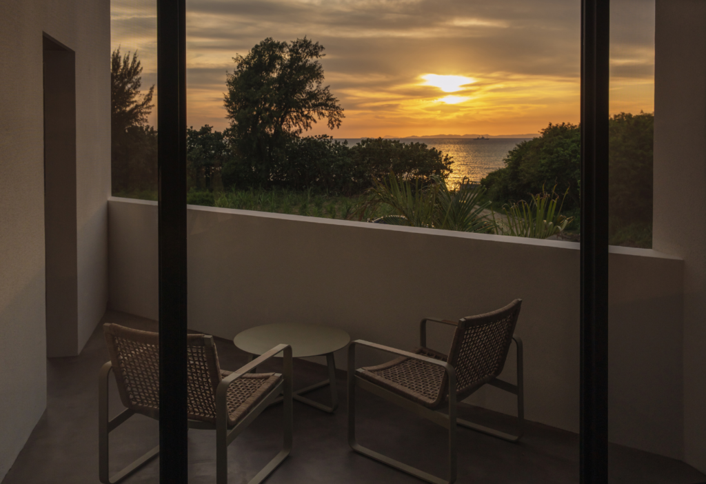LiKES NASHIRO OCEAN FRONT Seaside Suite 糸満市名城 沖縄ヴィラ